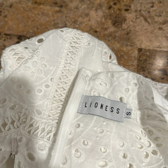 Lioness Tunic - Picture 11 of 12